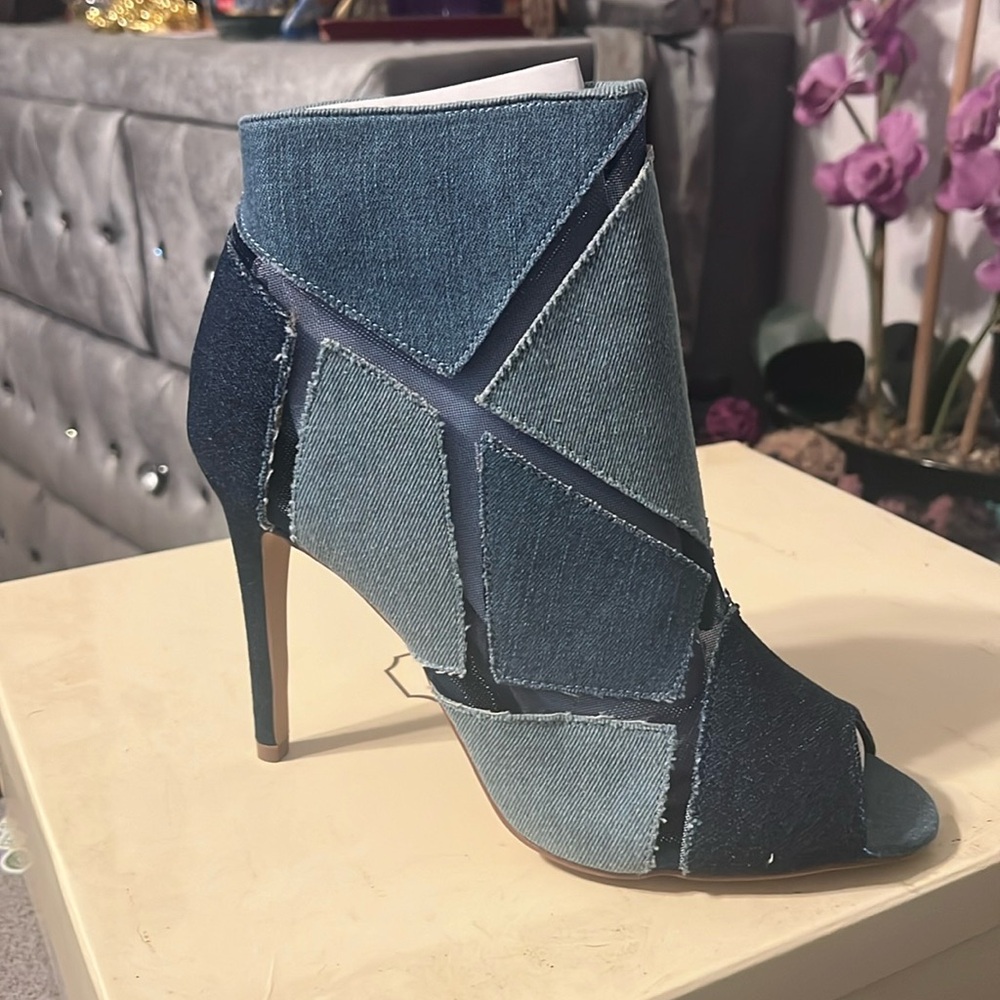 Fashion nova denim heel size 10